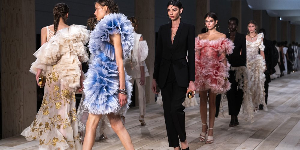 alexander-mcqueen-fashion-week